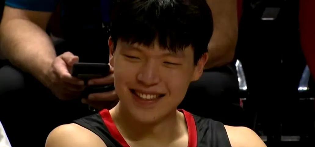 杨翰森在现在国家队并不是绝对主力
所以回不回来并不影响，去年都还只是第三顺位的中
