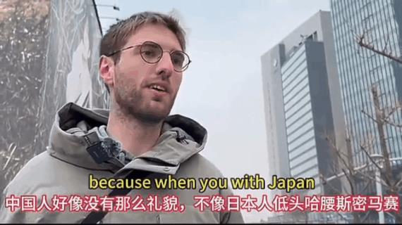 最爱投降的法国人还敢说中国人不会点头哈腰是没礼貌？你习惯就好了！
法国人应该好好