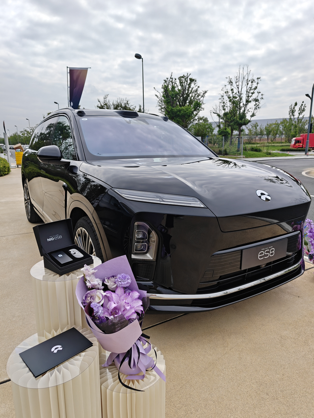 蔚来第三代ES8
家里有两台油车，其中一辆十年了，想置换一辆电车。前几年就一直觉