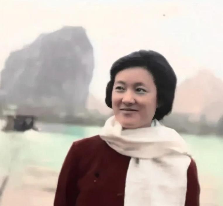 章含之女士，著名的外交家，
国色天香，
毛主席晚年的英文老师！