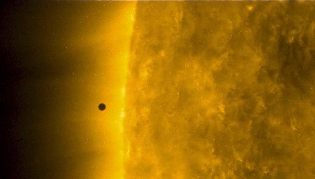 太阳向金星喷了一口等离子体，现在正转向地球！
8月31日俄罗斯塔斯社报道。
俄罗