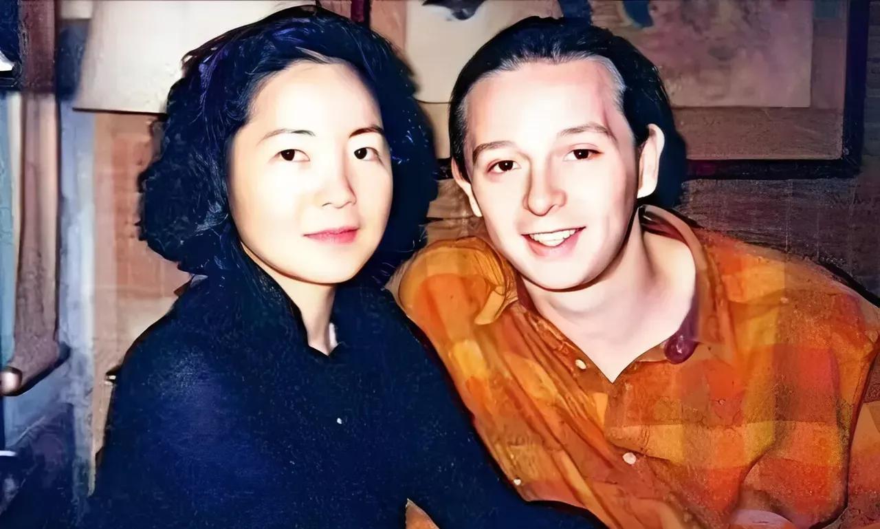 邓丽君一生最大的遗憾没有成为人妇！
真没想到邓丽君怎么看上法国男友保罗的，下面是