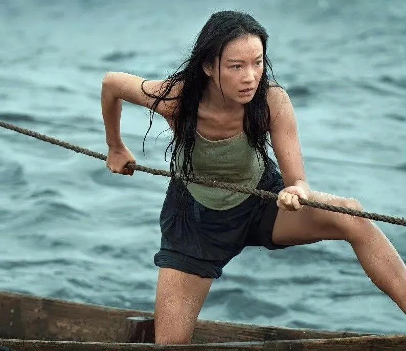 倪妮美黑了拍个电视剧快要夸上天了
这些明星赚钱这么容易 
她去美黑还有好多工作人