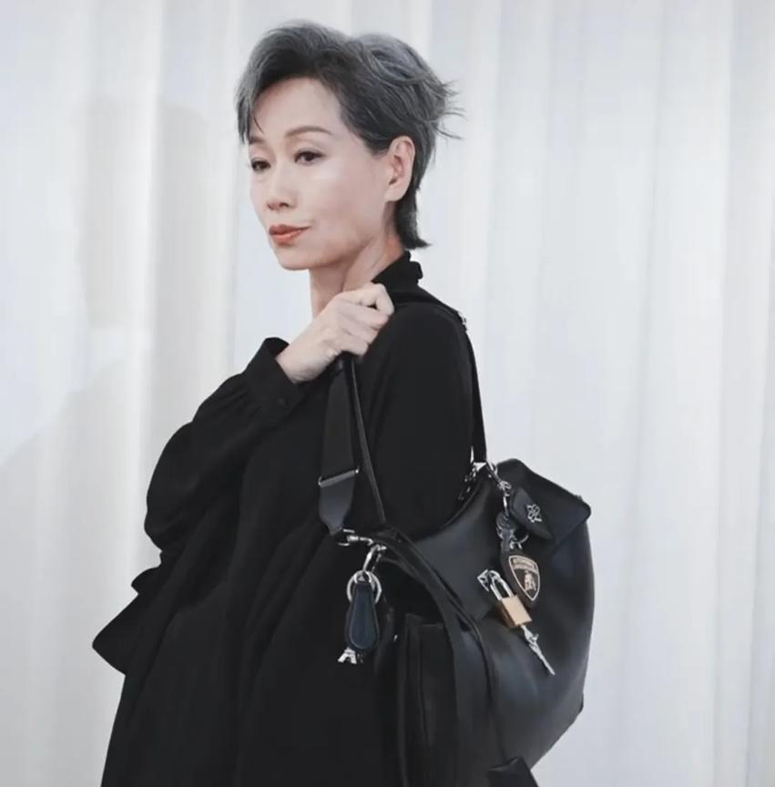 叶童这个人喷不了哈，要颜值有颜值，要演技有演技，要人品有人品，要人格魅力有人格魅