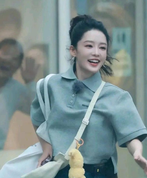 李沁也太豪迈了吧，沁姐和我想象中不一样诶！还以为是高冷美女。