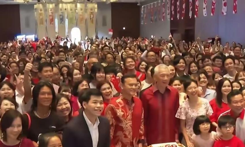 新加坡国务资政李显龙，官二代，8月25日，在日本接受了日本首相石破茂授予的“旭日