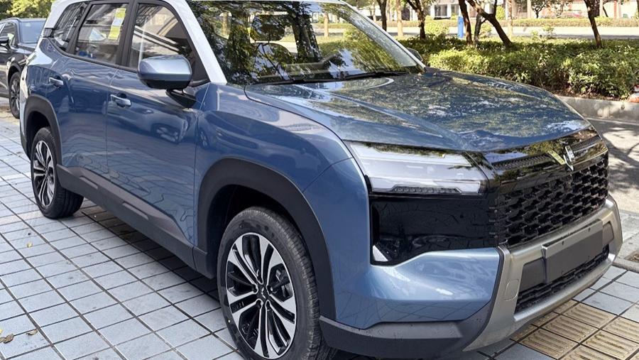 五菱星光560到店，造型硬朗，轴距2米81，配双前脸+三种动力可选