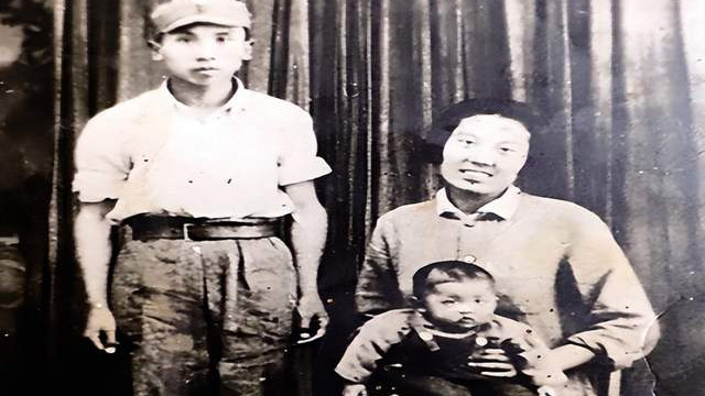 1946年国民党炮击民船，一家三口抱在一起全部遇难，孩子只有2岁