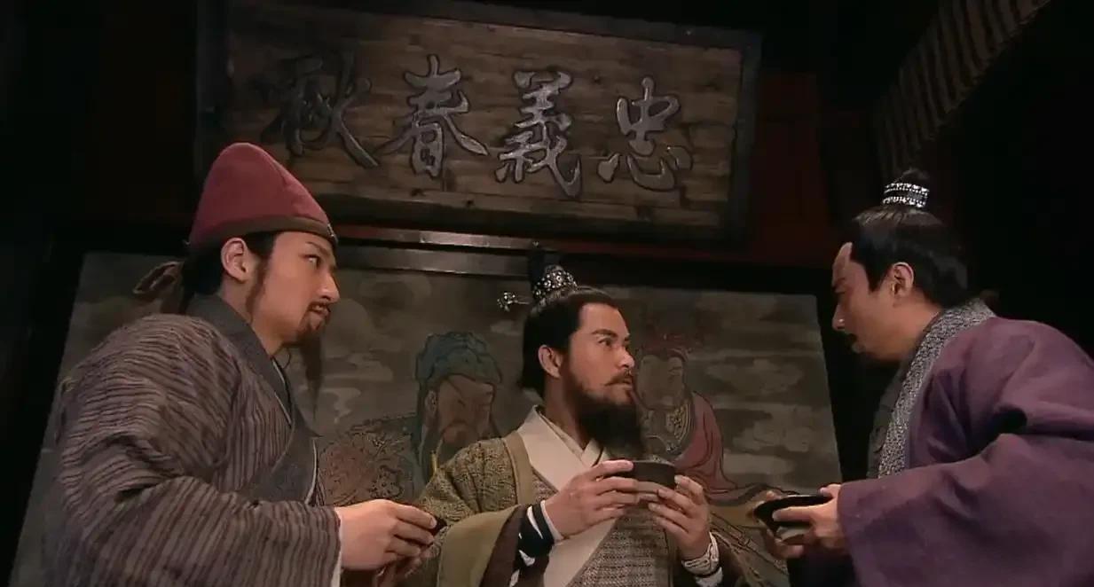 晁盖的能力确实要比宋江差得远，所以晁盖的权利并不是被宋江给架空的，而是因为自己能