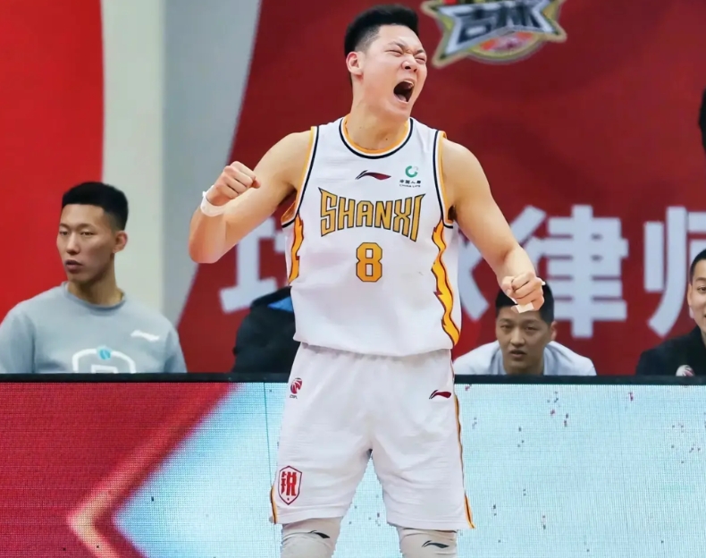 张宁：真的是大心脏，几秒钟一条龙压哨绝杀，关键时刻不给外援，就需要这种自信。
迪