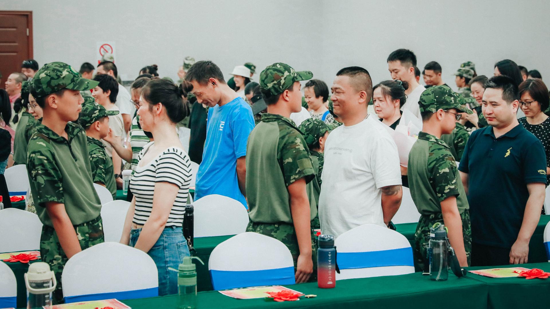 如何让孩子通过荣耀特训夏令营培养好习惯，减少拖拉懒散