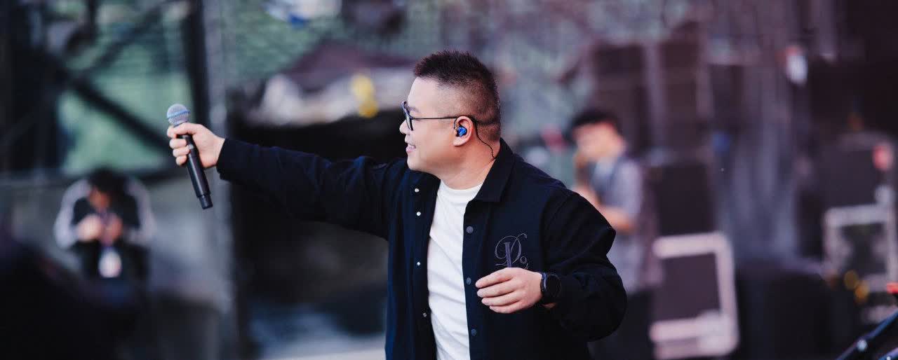 你们发现没，
岳云鹏有一个弱点，
可能永远改不掉了，那就是，他实在太容易紧张