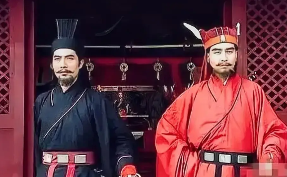 在权力面前，为什么司马师和司马昭能够和睦？

因为司马师无后，司马师唯一的儿子还