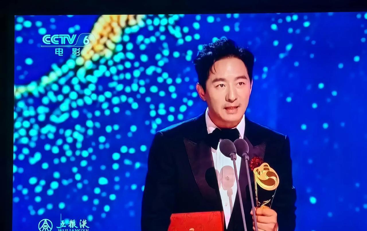 唐嫣与郭晓东，同样获得金熊猫奖，得到的待遇天壤之别。
金熊猫奖电视剧单元，郭晓东