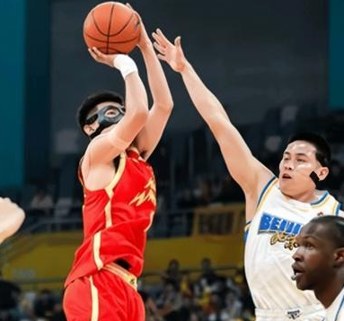 孙铭徽13分11助攻，广厦男篮再胜北京。CBA常规赛，卫冕冠军广厦主场再战上赛季