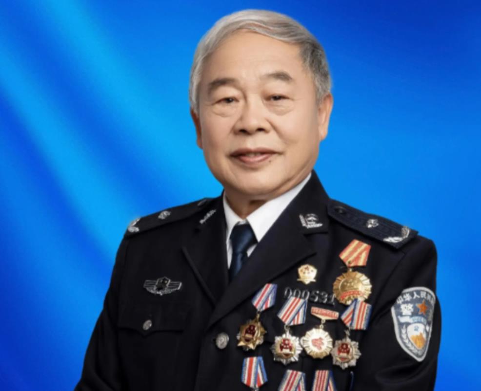 1998年，河南郏县一位卖牛肉发了财的个体户,新买了一辆桑塔纳，正当他开车出去兜