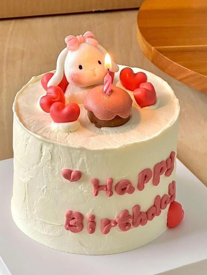 #你童年的时侯吃过生日蛋糕吗#
小时候的生日蛋糕，是记忆里最甜的“奢侈品”。那时