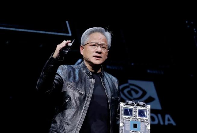 英伟达老黄来中国搞芯片H20倾销，我们用不着捧着他。
为什么来？当然是为了销售芯