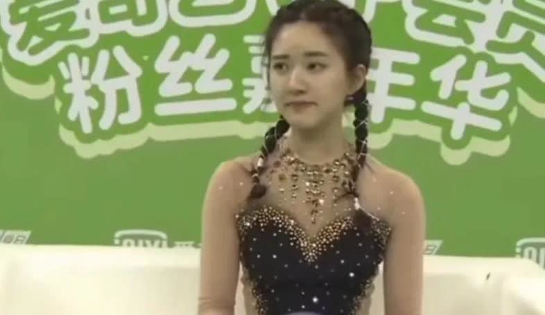 赵露思曾经被pua？19年赵露思参加某综艺大表演现场，楚楚可怜，甚至情绪失控的画