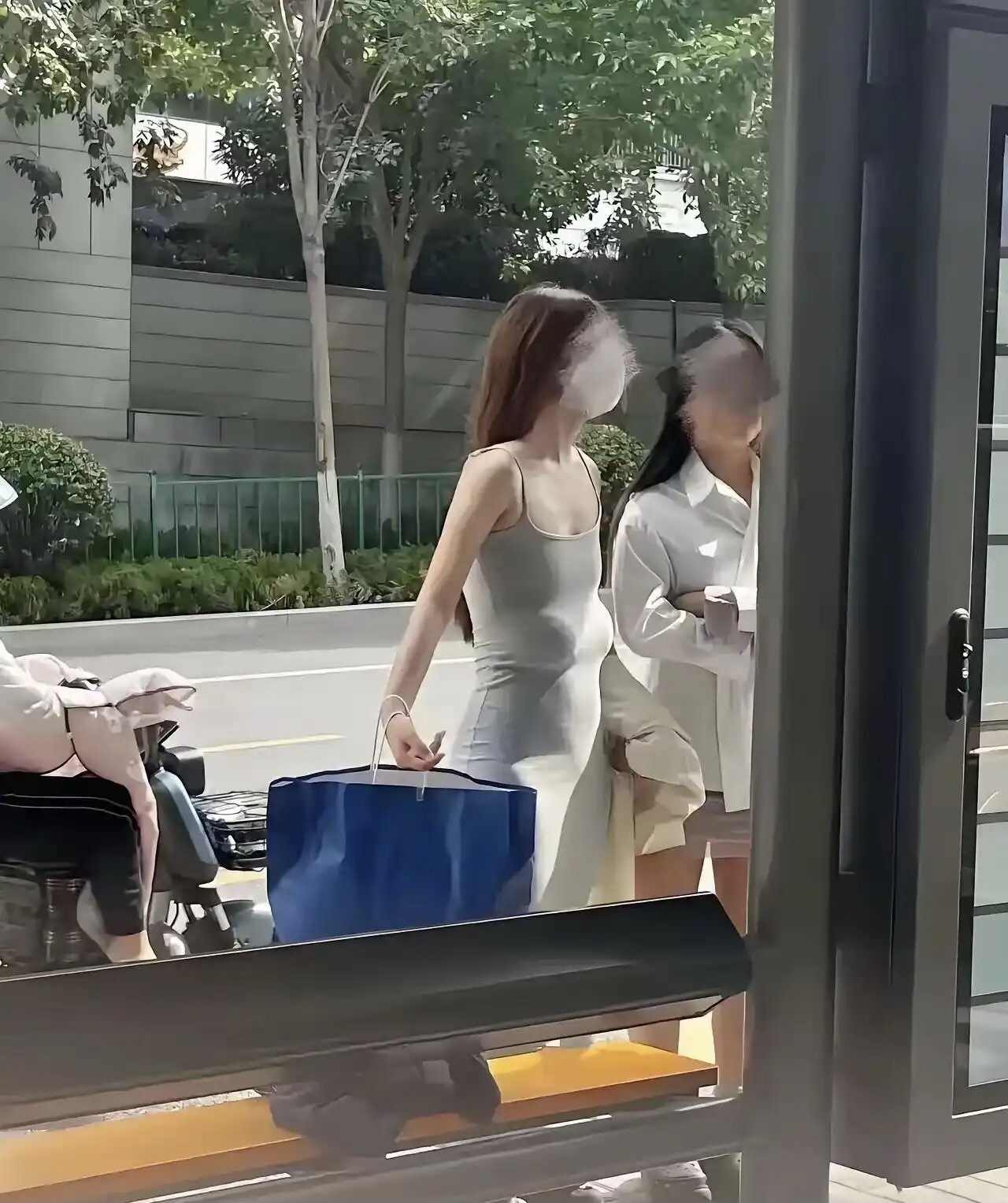 这么大的问题，俩人都没发现吗