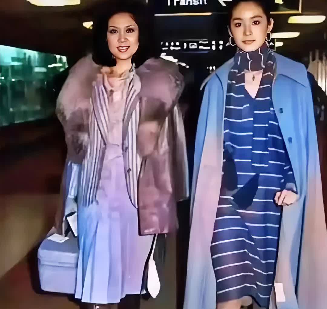 这是1978年林青霞机场街拍的照片，当时林青霞23岁。