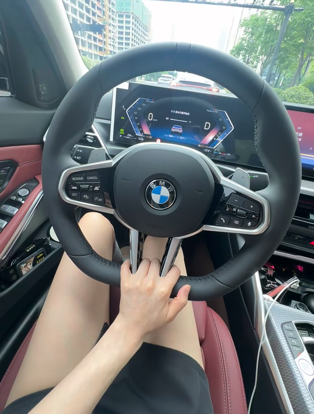 三系的确省钱
我的25款小i3已经提车3个月了
当时之所以买电车 就是想着能够省