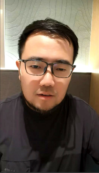 媒体人潘伟力透露，中甲本土主教练月薪2万多，年薪30万左右。

像李金羽这样的有