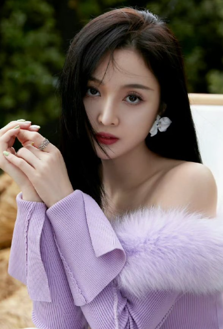 吴宣仪的紫色小穿搭，感觉很棒！