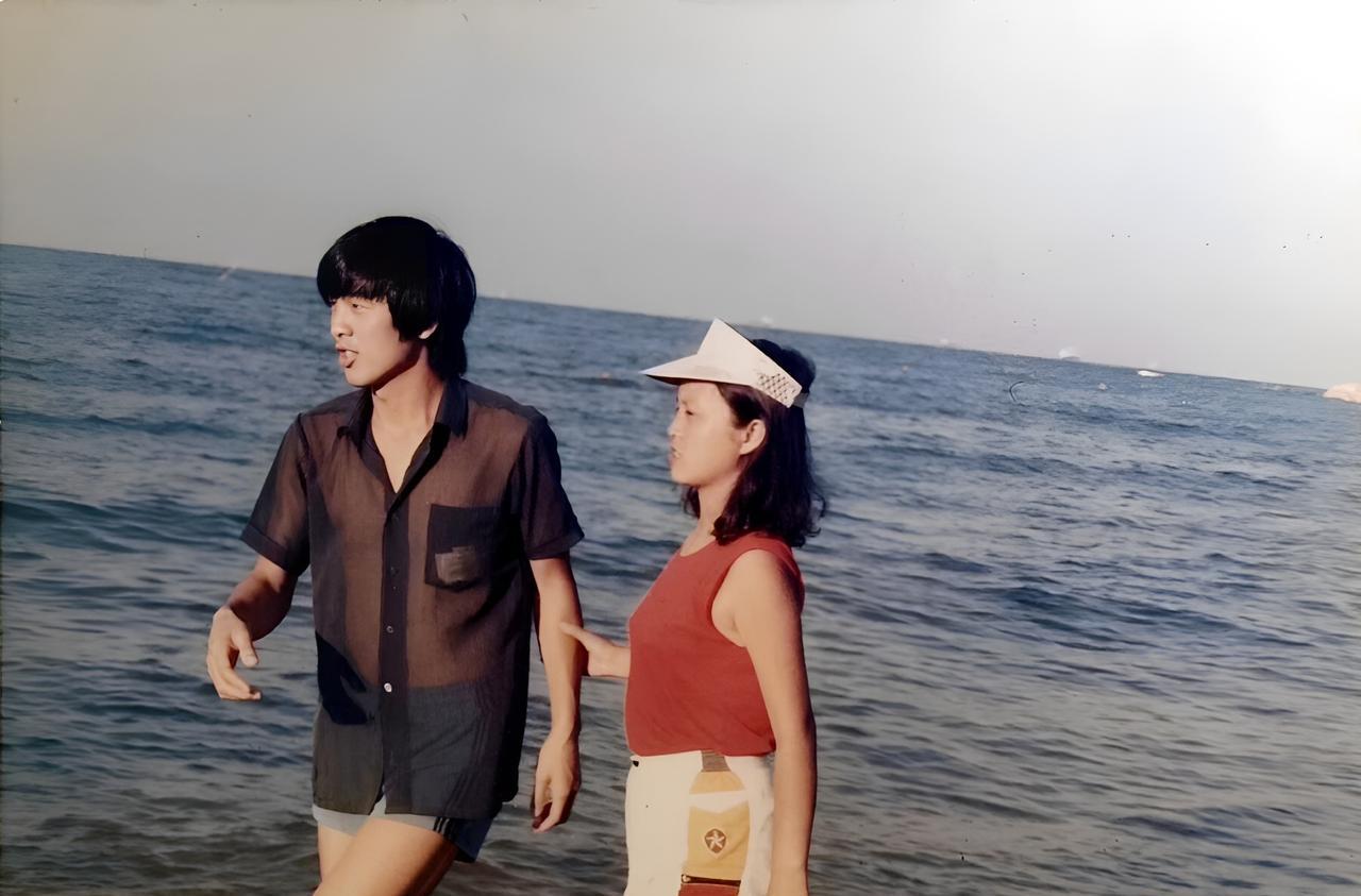 1992年，和恋人去青岛海滨游玩时留下的唯美照片。