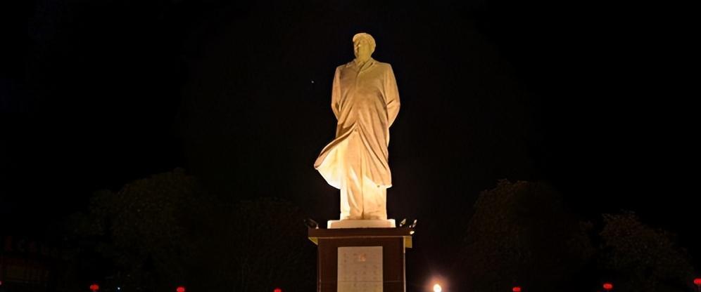 -台湾人看咱们大陆人，有时候真比咱自己清楚，他们说“当局者迷”一点没错。中国人能