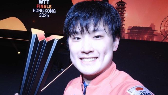 打脸！张本智和WTT总决赛夺冠致敬樊振东，连续4场比赛模仿东哥庆祝