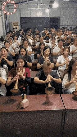 现在为什么有这么大学唢呐的人啊，其中包括好多年轻女士。