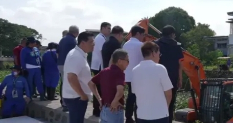 菲律宾政府正在加大清理麦德龙市水域的力度，以帮助防止雨季持续的大规模洪水。

菲