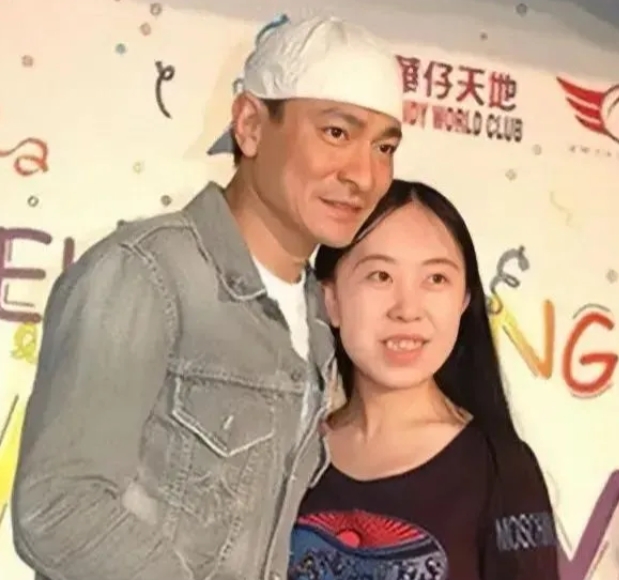 2006年，刘德华“疯狂粉丝”杨丽娟父亲为了支持女儿追星，居然卖了肾。可在刘德华