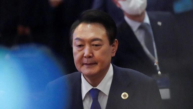 尹锡悦因严重违反宪法和法律被一致裁决罢免总统职务