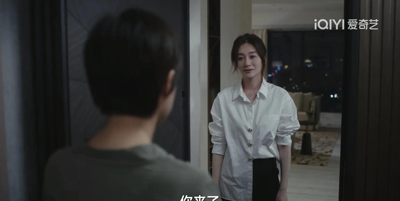 《乌云之上》当李小冉打开门看到孙俪的那一刹那，她就赢了；可当孙俪走进房间里，她们