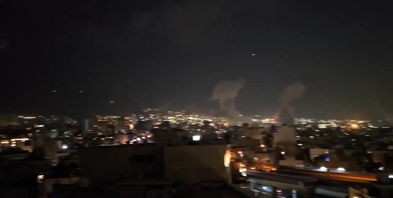 近日，三件大事都与美国紧密相关：印度一架波音787客机起飞后坠毁，机上242人仅