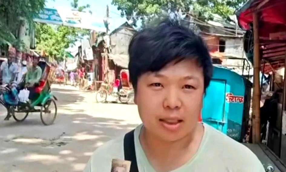 打工娃去了国外 当初开心出国找几个老婆的打工娃终究还是败给了现实。
他干啥都三分