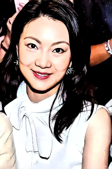 刚刚查了一下，不查不知道，查了才知道！

张艺谋的妻子陈婷，被张导称为“最漂亮的
