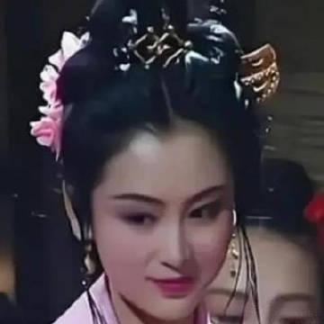 公元243年，62岁的孙权突然春 心 未老，他跑到后宫想看看有没有的佳 人。19