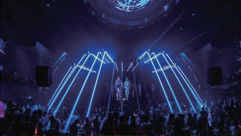 在坡子街的声光之间，BOTTLE CLUB为你留了一座情绪岛屿