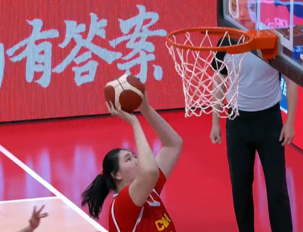中国女篮第一节26-25领先。



比赛伊始，双方比分咬得很紧，难分伯仲。  