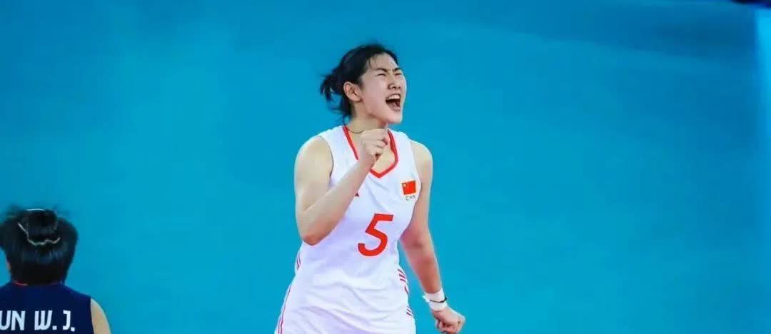 李晨萱和黄悦鑫明年谁能够进成人队？
  李晨萱18岁，身高1.88米，她的特点