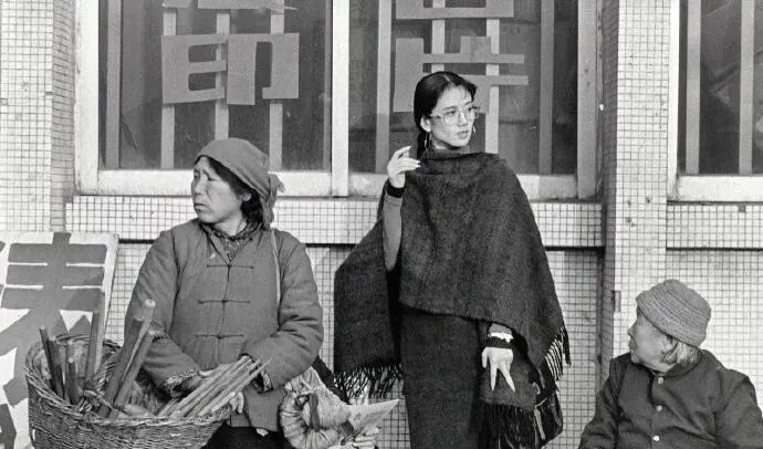 杨丽萍罕见旧照显生活气息











谁能想到，舞台上仙气飘飘的孔雀公