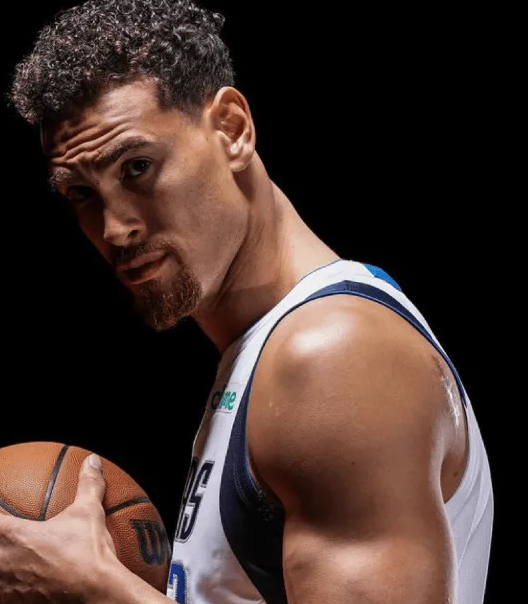 NBA常规赛独行侠客场对阵奇才的比赛已经结束。全场战罢，独行侠以111-105战