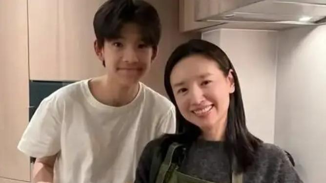 董洁自曝被儿子老师叫“阿姨”无法接受，一问对方年龄理解了