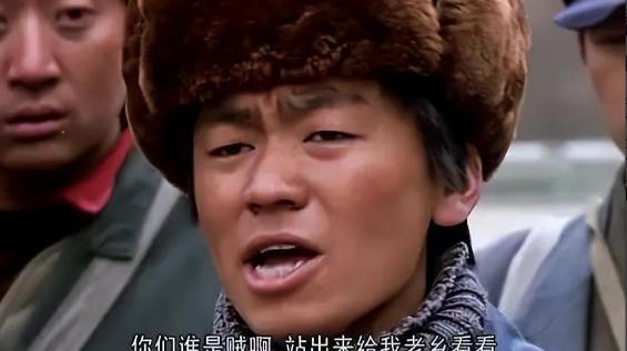 2003年，冯小刚筹拍《天下无贼》时，老是审核不通过，他向王朔求救，王朔瞄了一眼