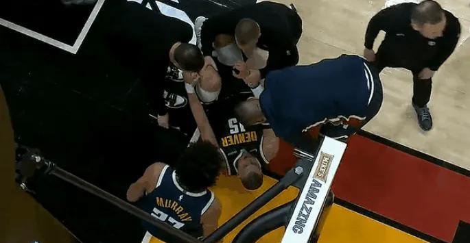 什么鬼？
约老师约圣都伤了，丹佛这到底是什么鬼地方啊？
太倒霉了吧！
太玄学了。