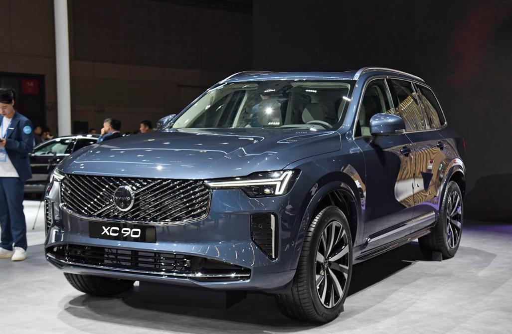 想买豪华旗舰SUV，沃尔沃全新XC90和问界M9谁更值得推荐？
如今50万级SU