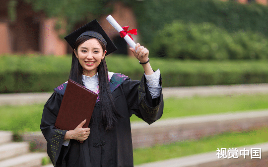 确认贫困生是装穷的贵族后，班花果断开启交换系统，却瞬间懵了